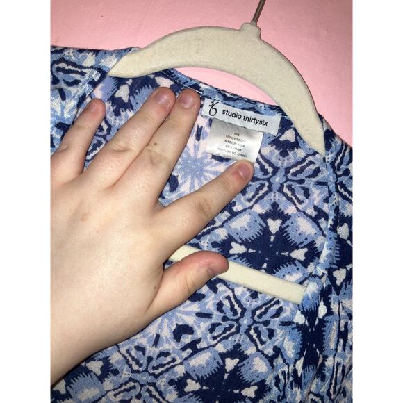 Studio 36 blue and white kimono one size could fit at least a 2X - Picture 3 of 5